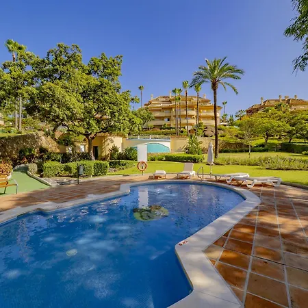 Cubo's Boutique Elviria Hills Apartament