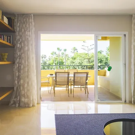 Apartament Cubo's Boutique Elviria Hills *