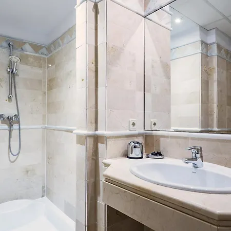 Cubo's Boutique Elviria Hills Apartament *