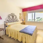 Lägenhet Cubo's Boutique Elviria Hills *