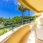 Lägenhet Cubo's Boutique Elviria Hills *
