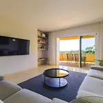 Cubo's Boutique Elviria Hills * Marbella