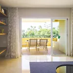 Lägenhet Cubo's Boutique Elviria Hills *