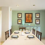 Cubo's Boutique Elviria Hills * Marbella