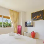 Cubo's Boutique Elviria Hills * Marbella