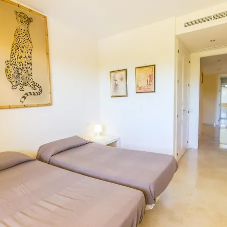 Cubo's Boutique Elviria Hills Apartment Marbella