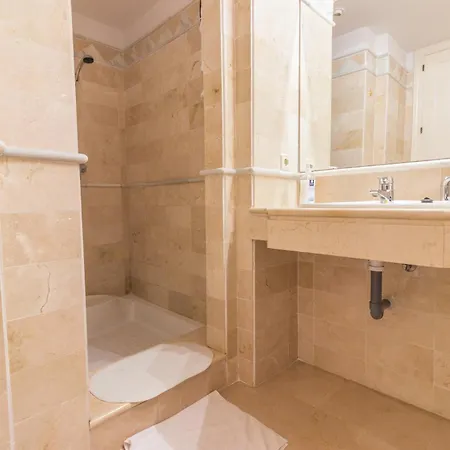 Apartment Cubo's Boutique Elviria Hills *