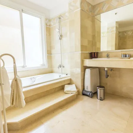 Apartment Cubo's Boutique Elviria Hills Marbella