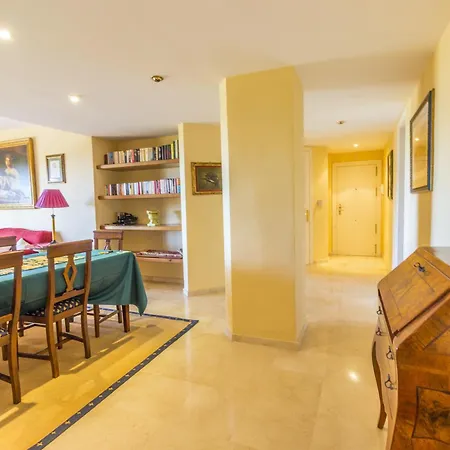 Apartment Cubo's Boutique Elviria Hills