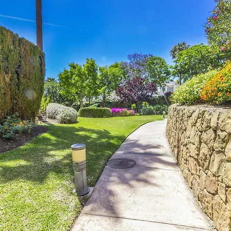 Cubo's Boutique Elviria Hills Apartment Marbella