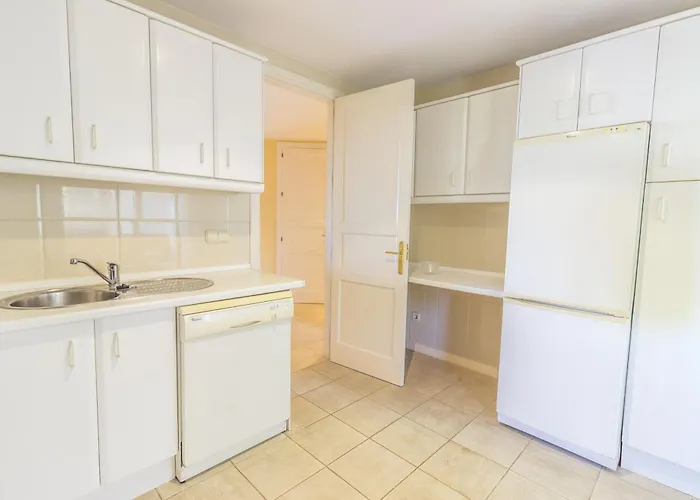 Cubo's Boutique Elviria Hills Apartament