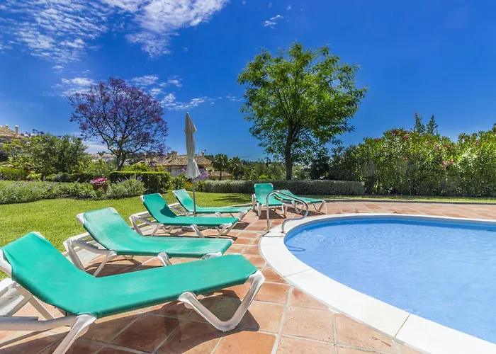 Cubo's Boutique Elviria Hills * Marbella