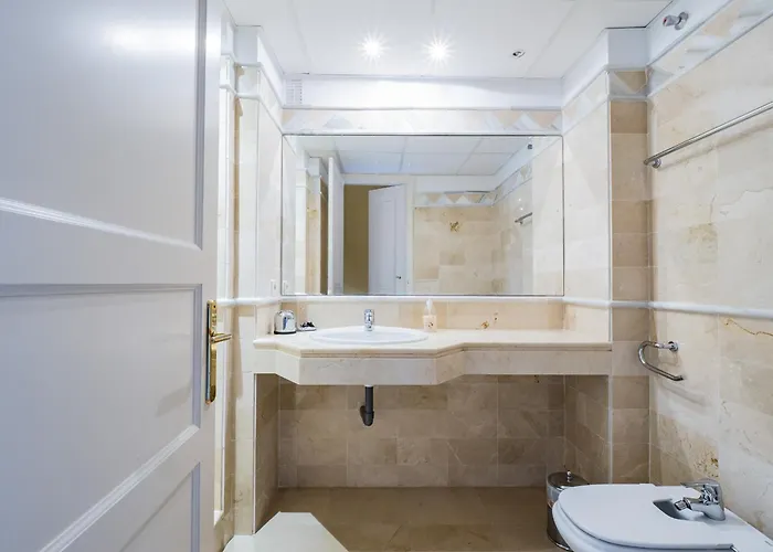 Cubo's Boutique Elviria Hills Apartament