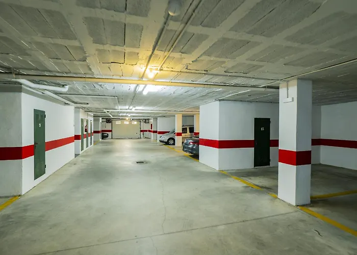 Cubo's Boutique Elviria Hills * Marbella