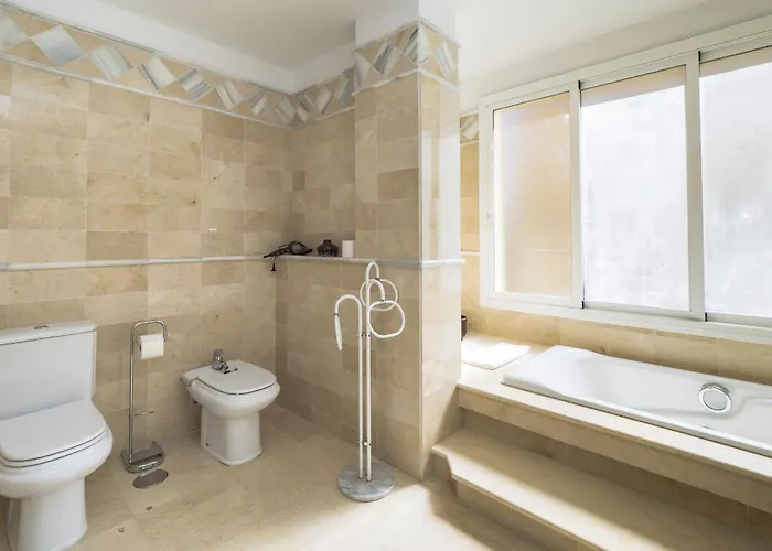 Cubo's Boutique Elviria Hills Apartament *