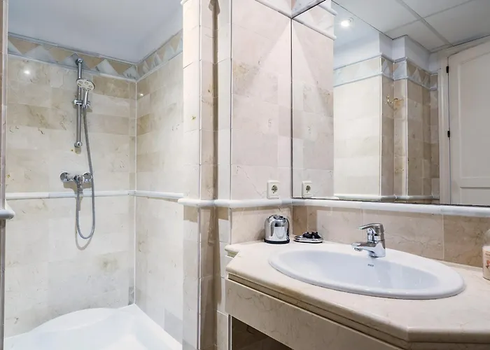 Cubo's Boutique Elviria Hills Apartament *