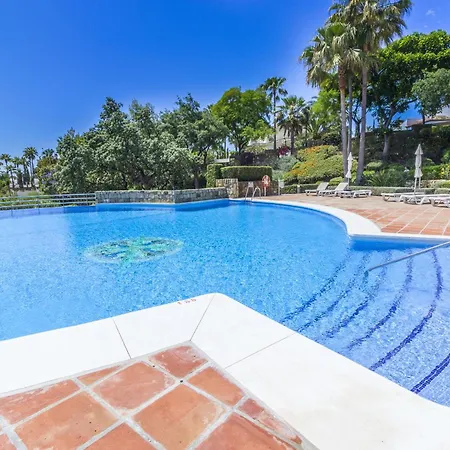 Cubo's Boutique Elviria Hills Апартаменти Марбелья