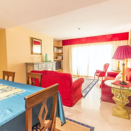 Cubo's Boutique Elviria Hills * Marbella