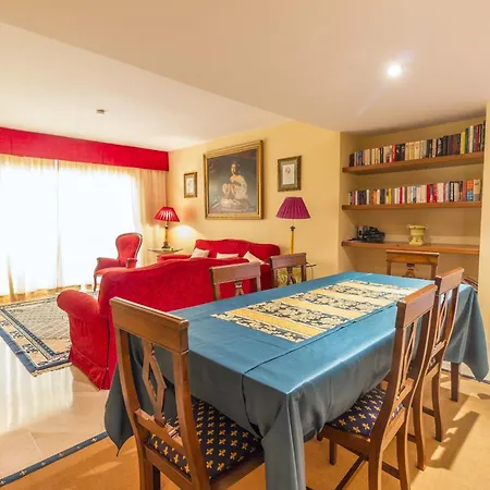 Cubo's Boutique Elviria Hills Марбелья