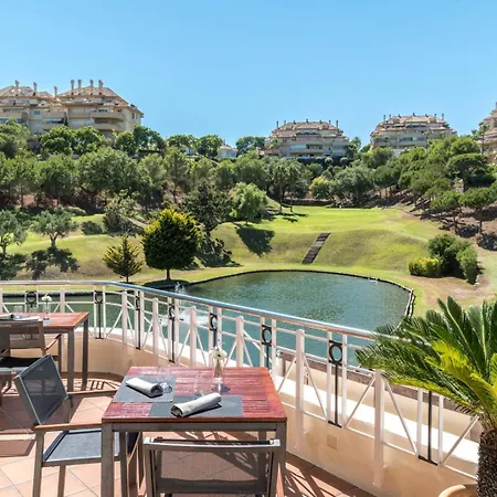 Cubo's Boutique Elviria Hills Марбелья