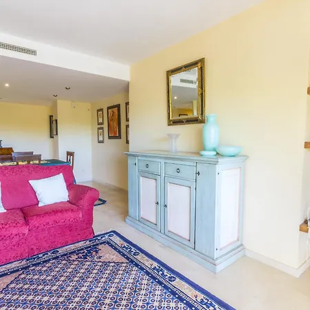 Cubo's Boutique Elviria Hills Marbella