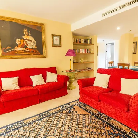 Cubo's Boutique Elviria Hills Апартаменти