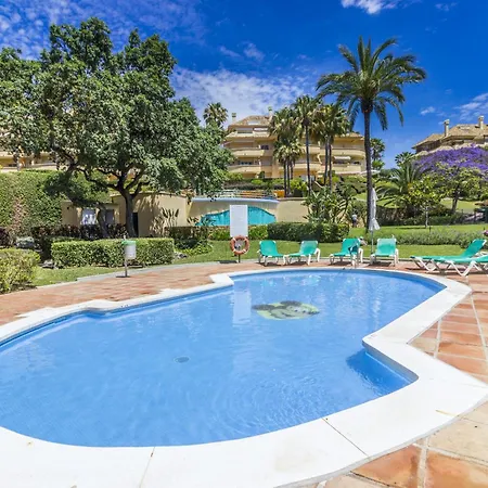 Cubo's Boutique Elviria Hills Appartement