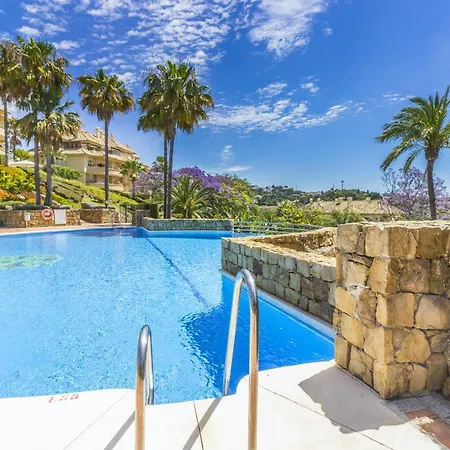 Cubo's Boutique Elviria Hills * Марбелья