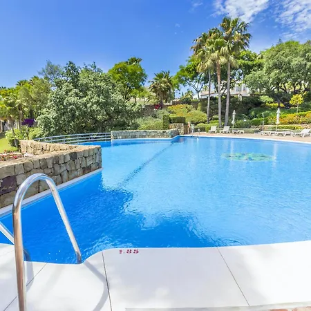 Cubo's Boutique Elviria Hills Апартаменти