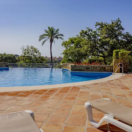 Cubo's Boutique Elviria Hills Апартаменти