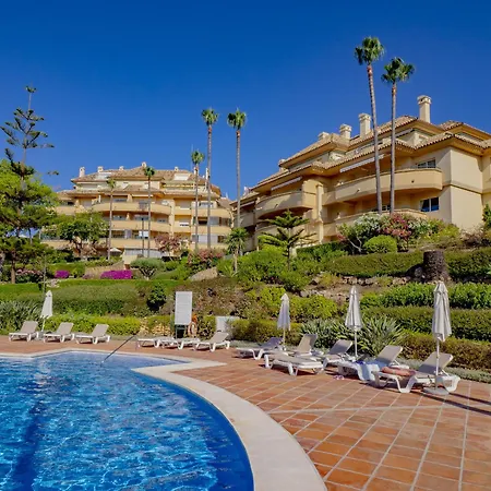 Cubo's Boutique Elviria Hills Marbella