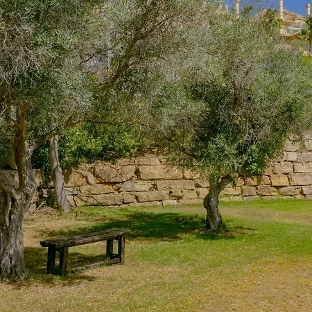 Cubo's Boutique Elviria Hills Marbella