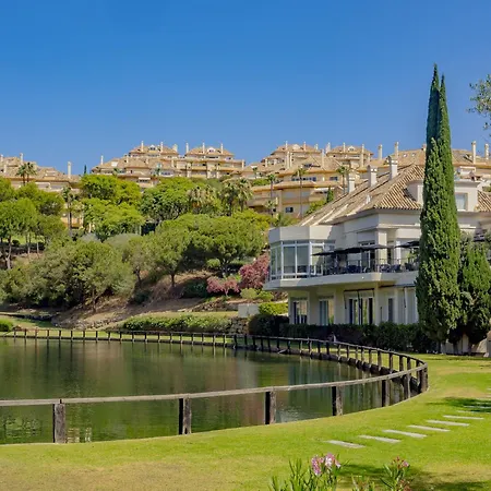 Cubo's Boutique Elviria Hills * Марбелья