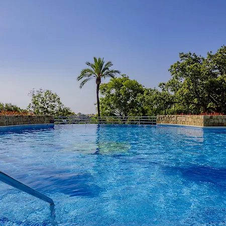 Апартаменти Cubo's Boutique Elviria Hills