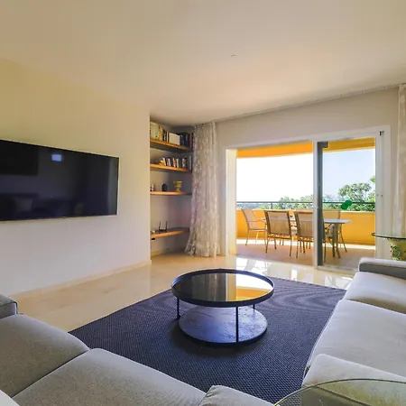 Cubo's Boutique Elviria Hills * Марбелья