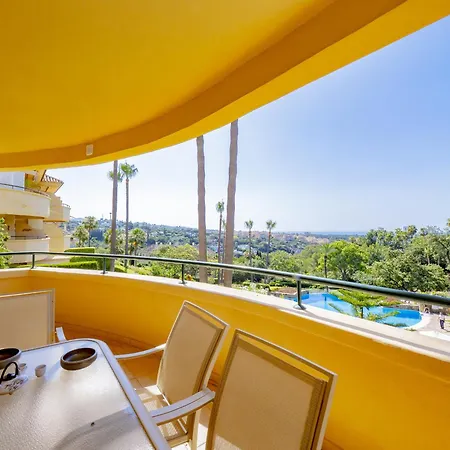 Cubo's Boutique Elviria Hills Marbella