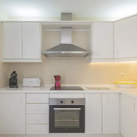 Cubo's Boutique Elviria Hills * Marbella