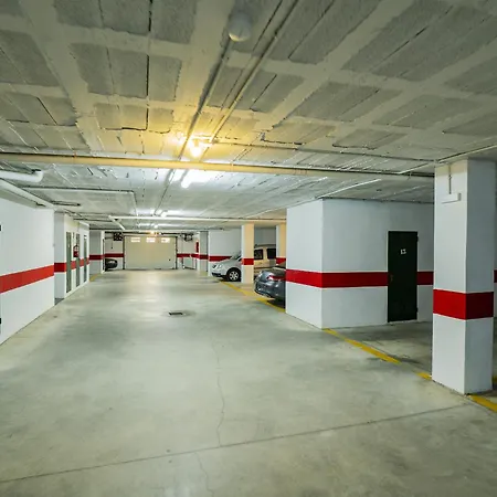 Cubo's Boutique Elviria Hills * Marbella