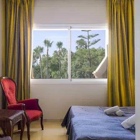 Cubo's Boutique Elviria Hills Марбелья