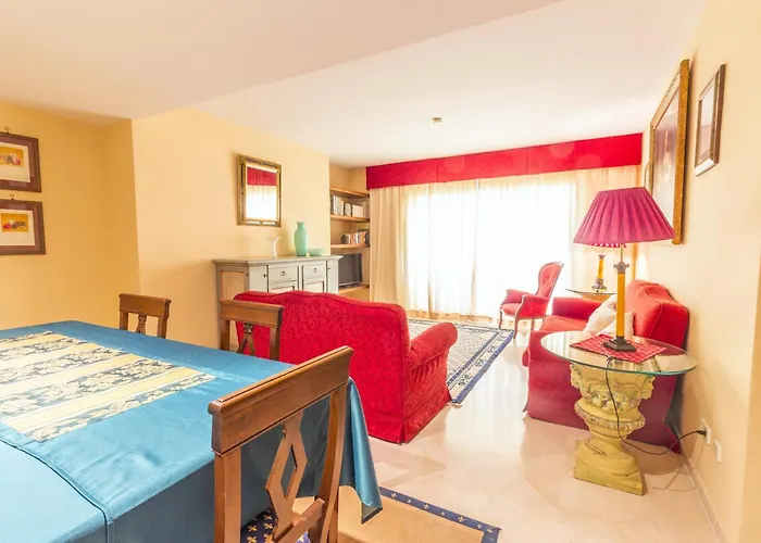 Cubo's Boutique Elviria Hills * Marbella