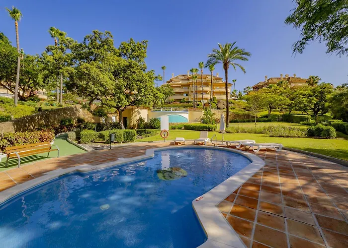 Cubo's Boutique Elviria Hills Apartmán