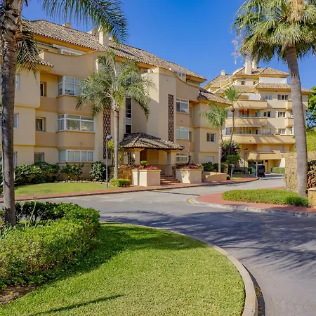 Cubo's Boutique Elviria Hills דירה *