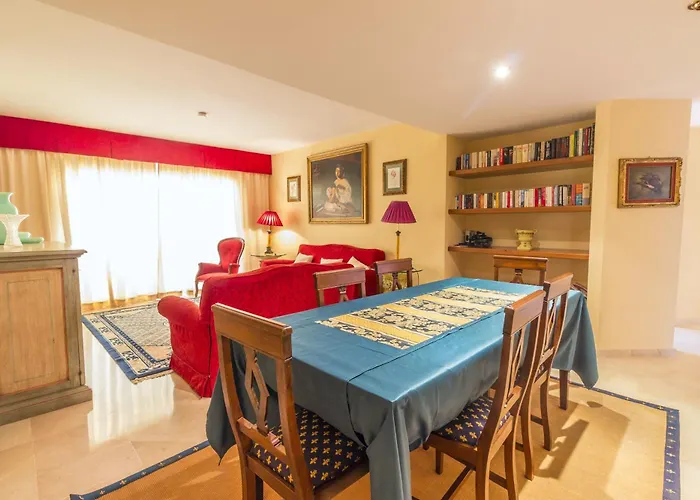 Cubo's Boutique Elviria Hills מארבלה
