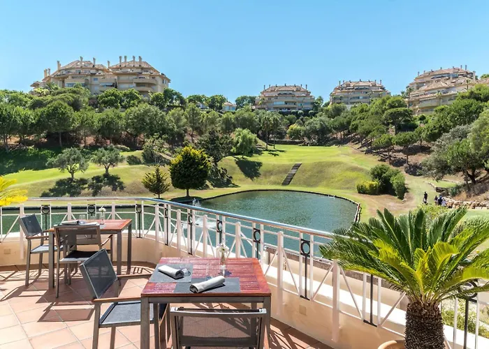 Cubo's Boutique Elviria Hills מארבלה