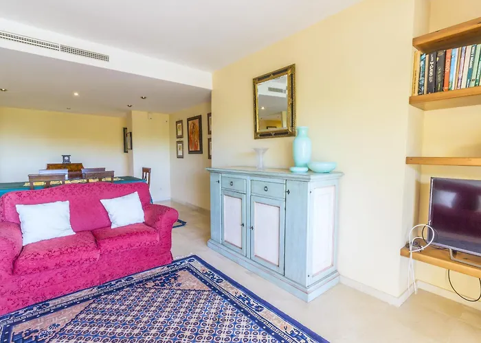 Cubo's Boutique Elviria Hills מארבלה