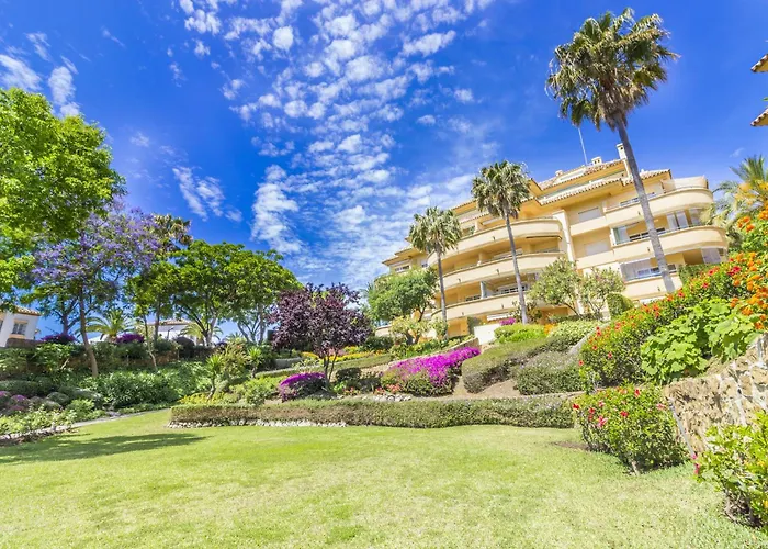 דירה Cubo's Boutique Elviria Hills *