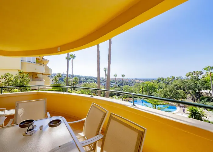 Cubo's Boutique Elviria Hills מארבלה