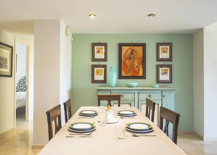 Cubo's Boutique Elviria Hills * מארבלה