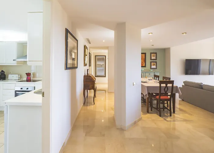 דירה Cubo's Boutique Elviria Hills מארבלה