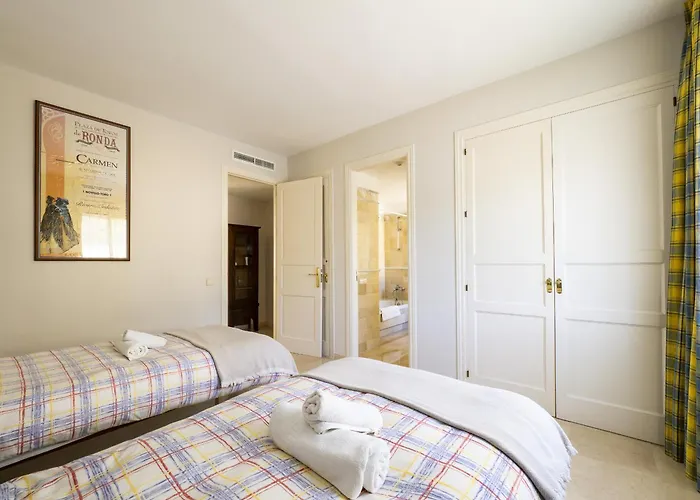 Cubo's Boutique Elviria Hills מארבלה